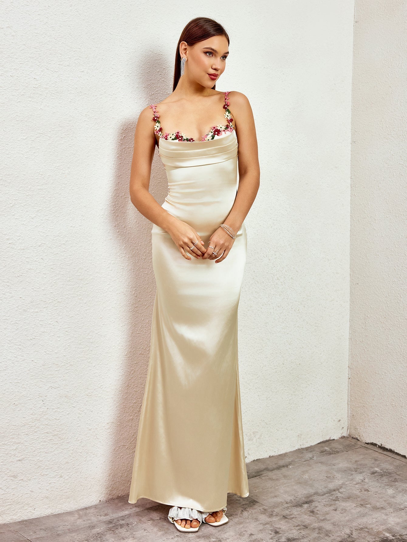 Francesca | Robe Maxi Satinée avec Détails Fleuris