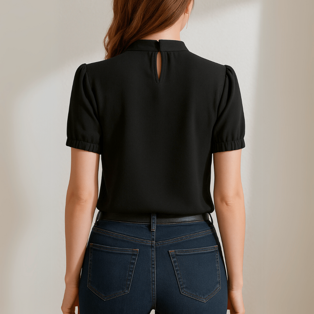 Inga | Blouse Noire à Col Montant et Épaules Ajourées