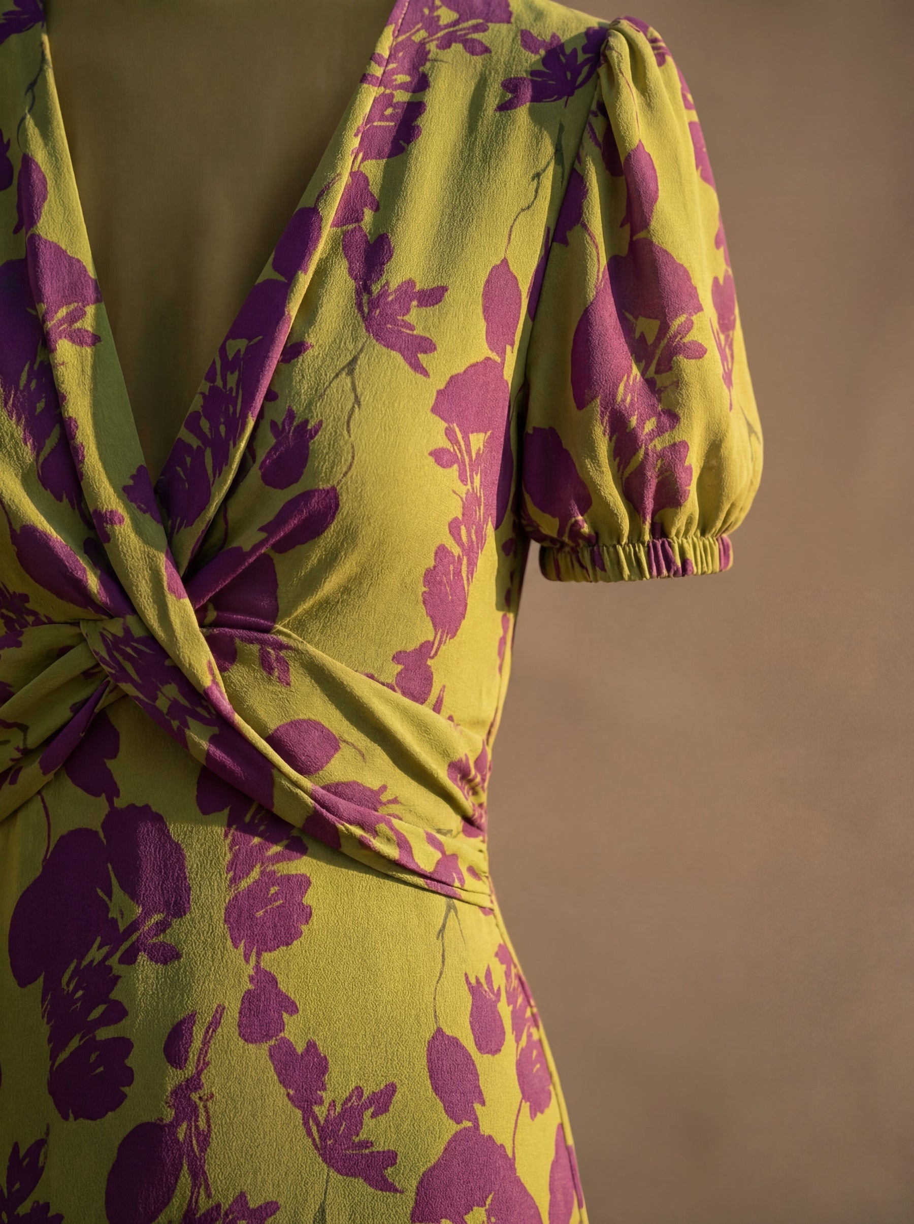 Pascale | Robe Longue à Imprimé Feuillage et Buste Croisé