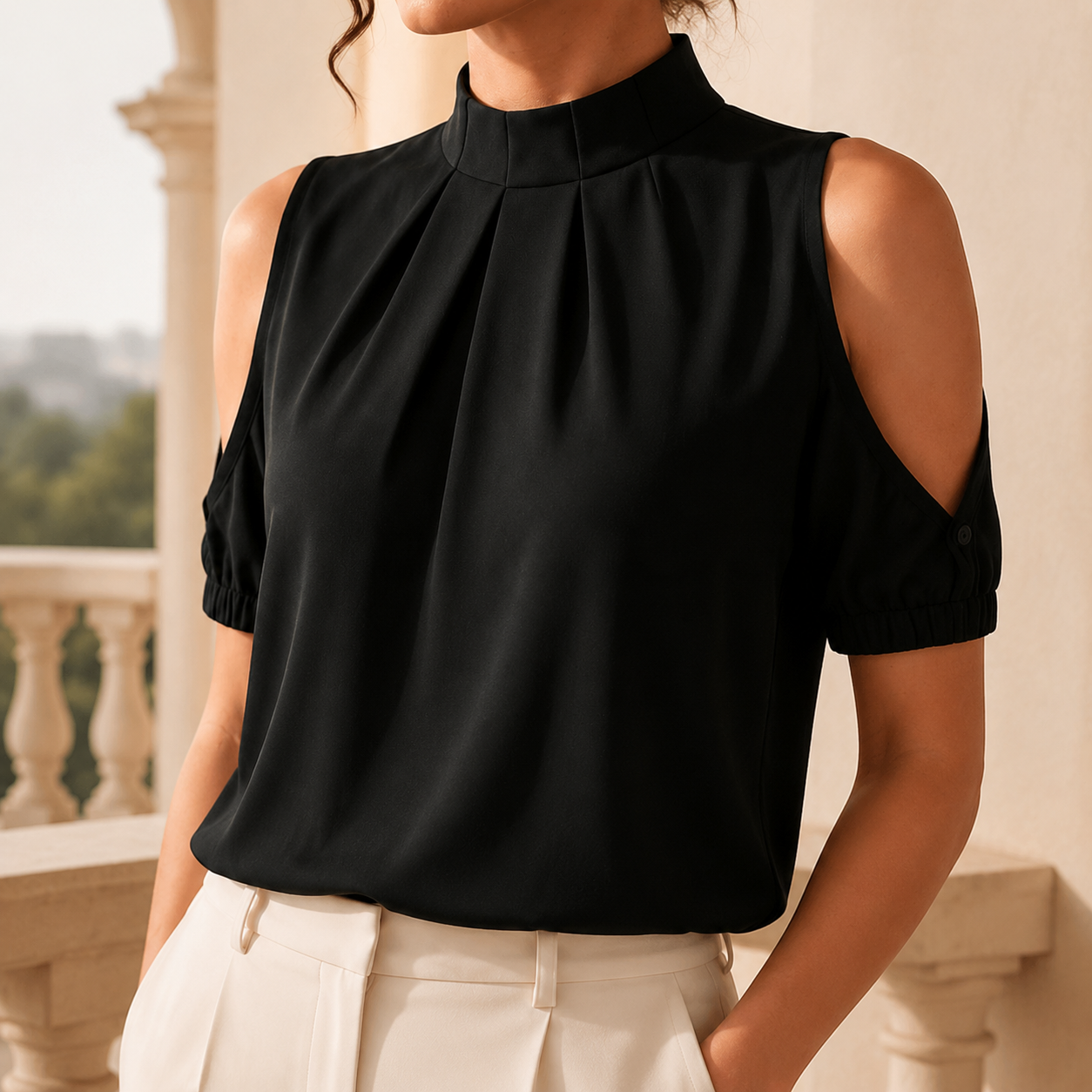 Inga | Blouse Noire à Col Montant et Épaules Ajourées