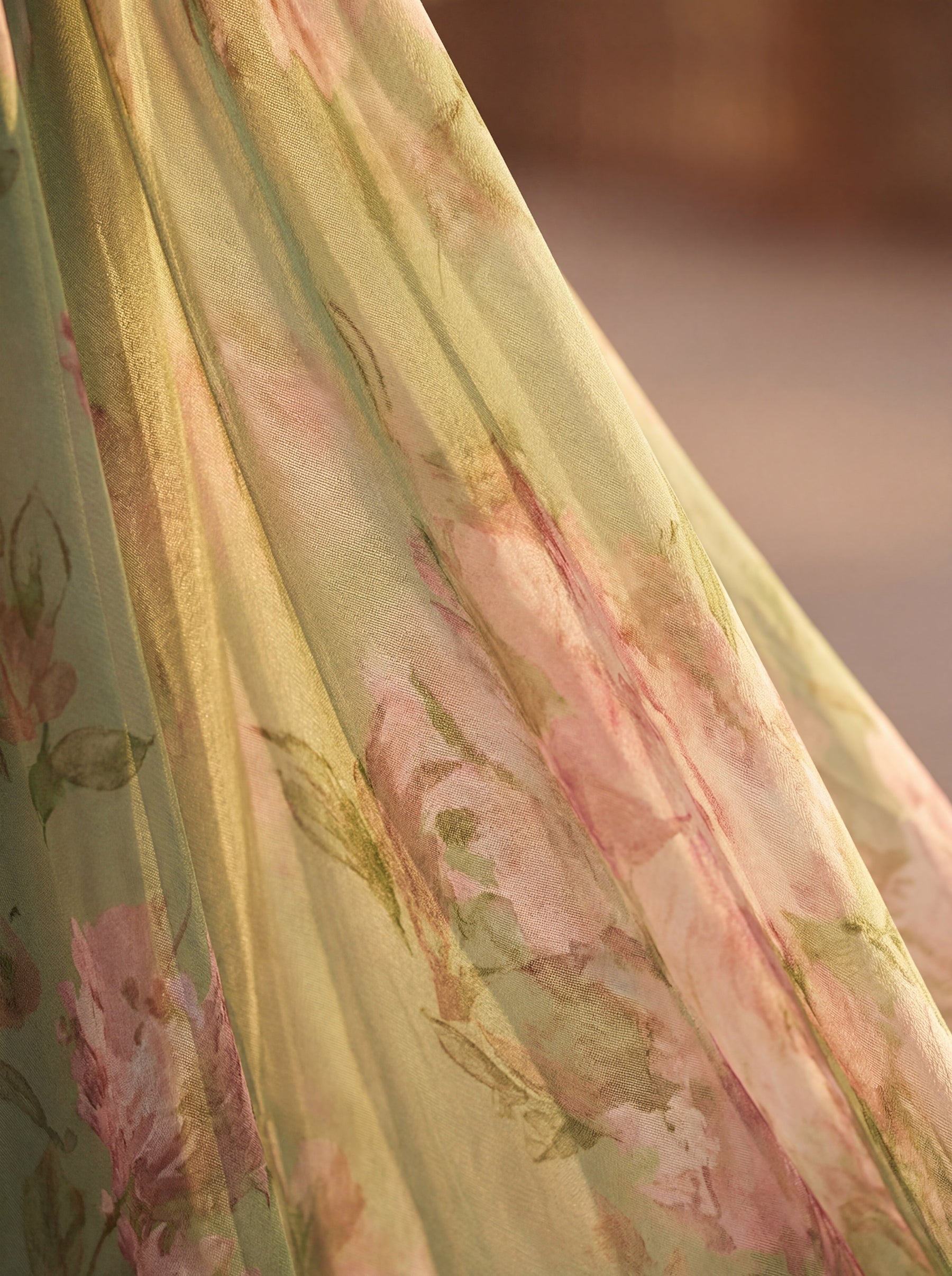 Clotilde | Robe Longue Fleurie à Ourlet Asymétrique et Dos Nu