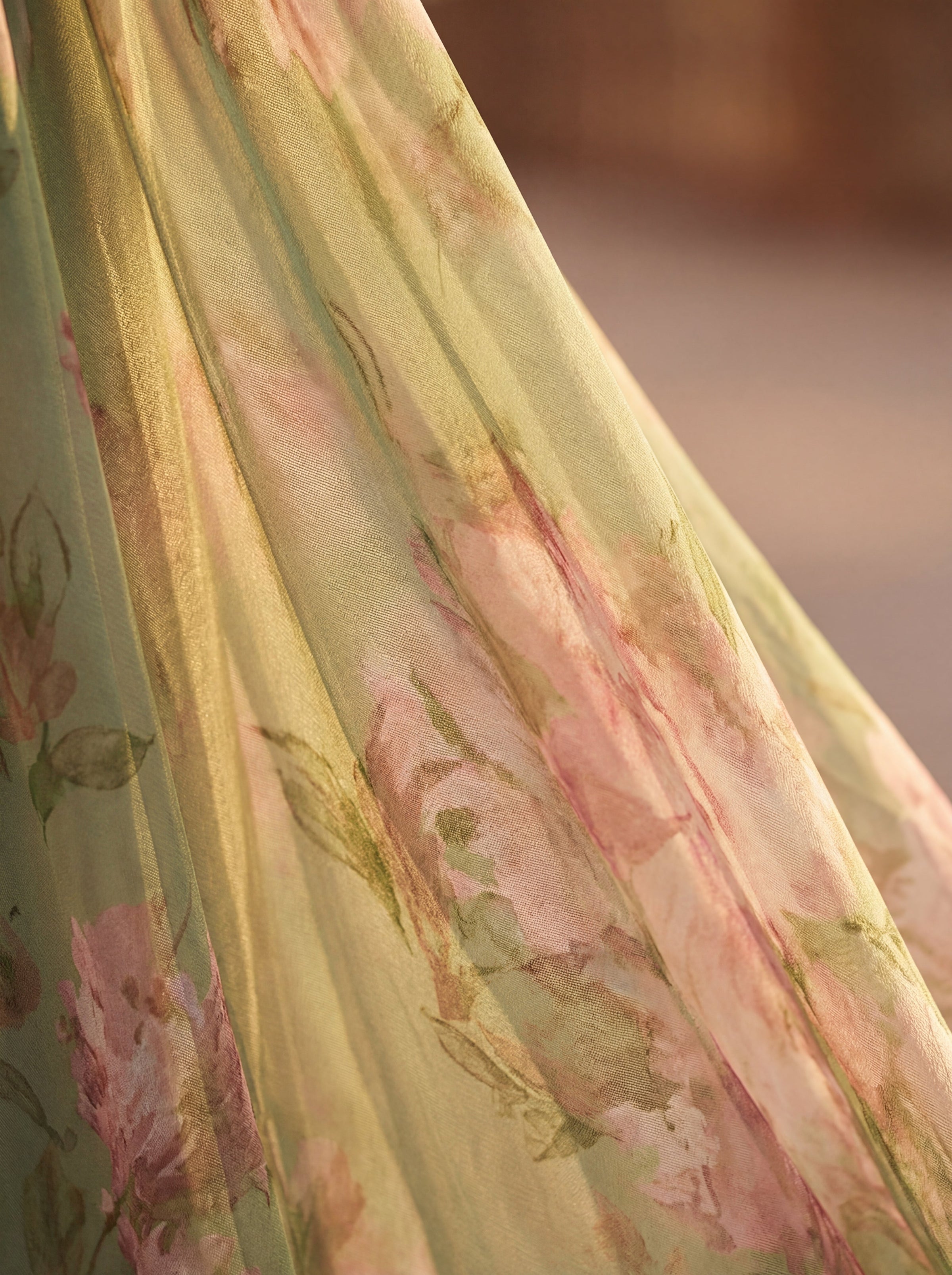Clotilde | Robe Longue Fleurie à Ourlet Asymétrique et Dos Nu