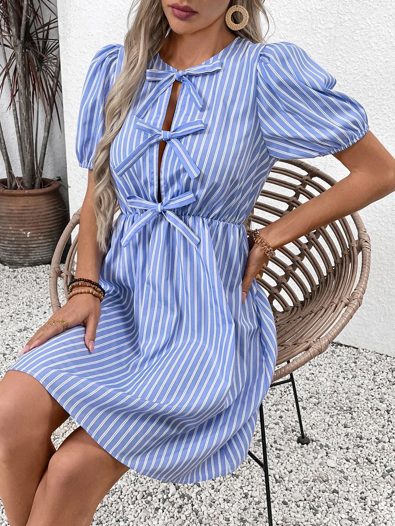 Eléa | Robe à Nœuds avec Manches Bouffantes