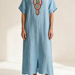 Robe longue Hortense en coton froissé bleu clair à col brodé