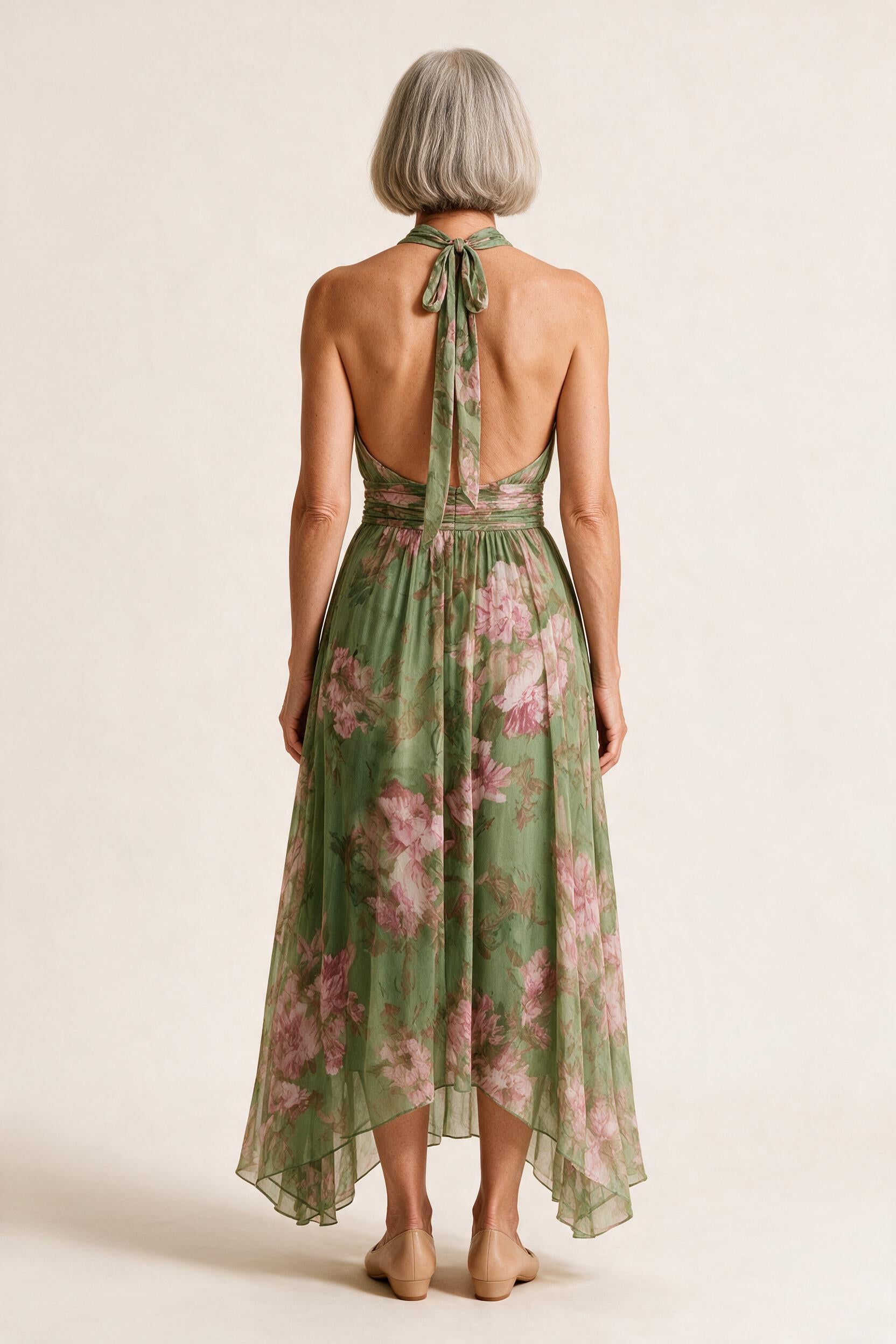 Robe longue Héloïse vue de dos, encolure américaine nouée et dos ouvert