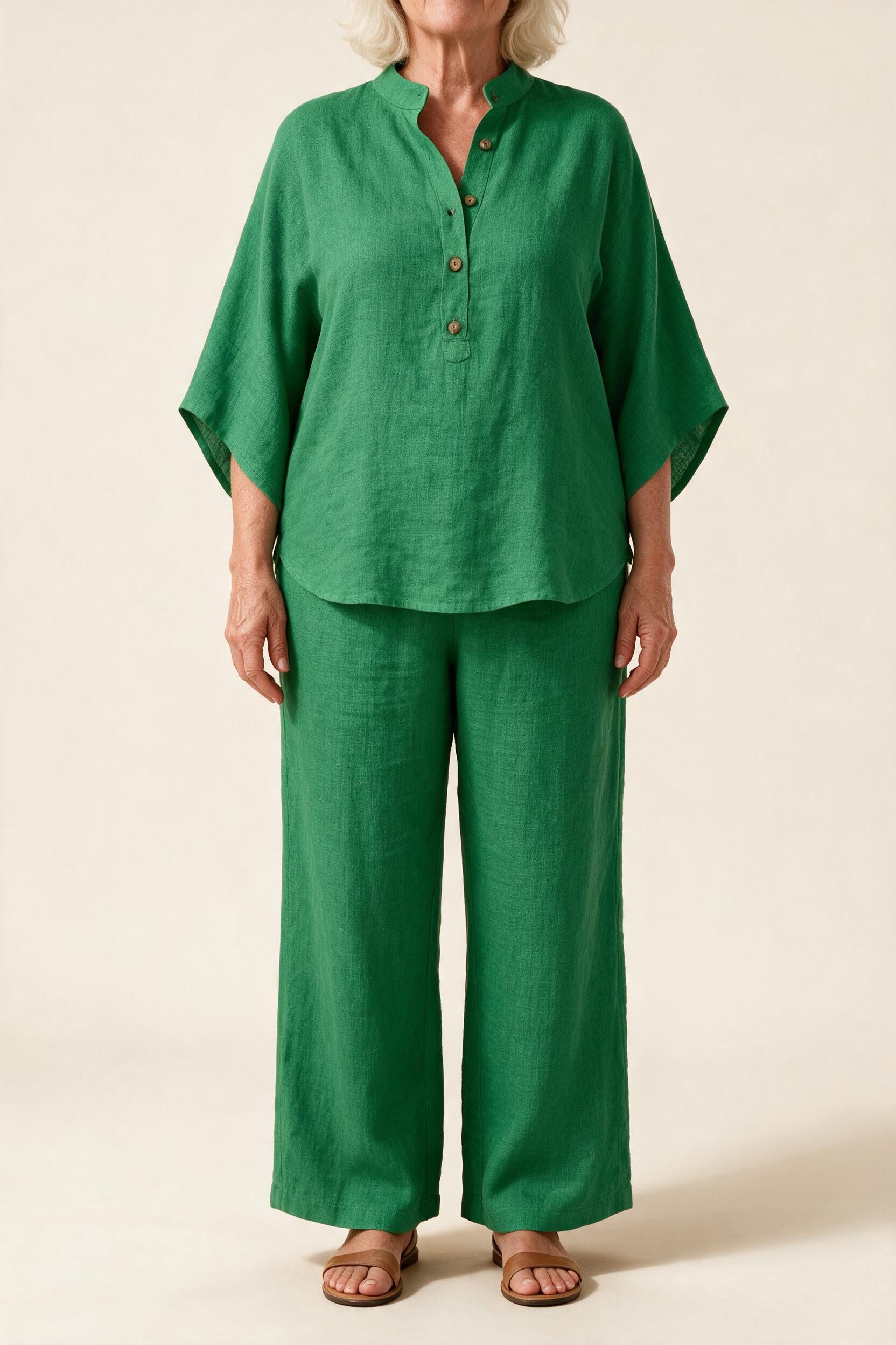 Ensemble Clarisse en lin, coloris vert — tunique à col montant et pantalon large, vue de face