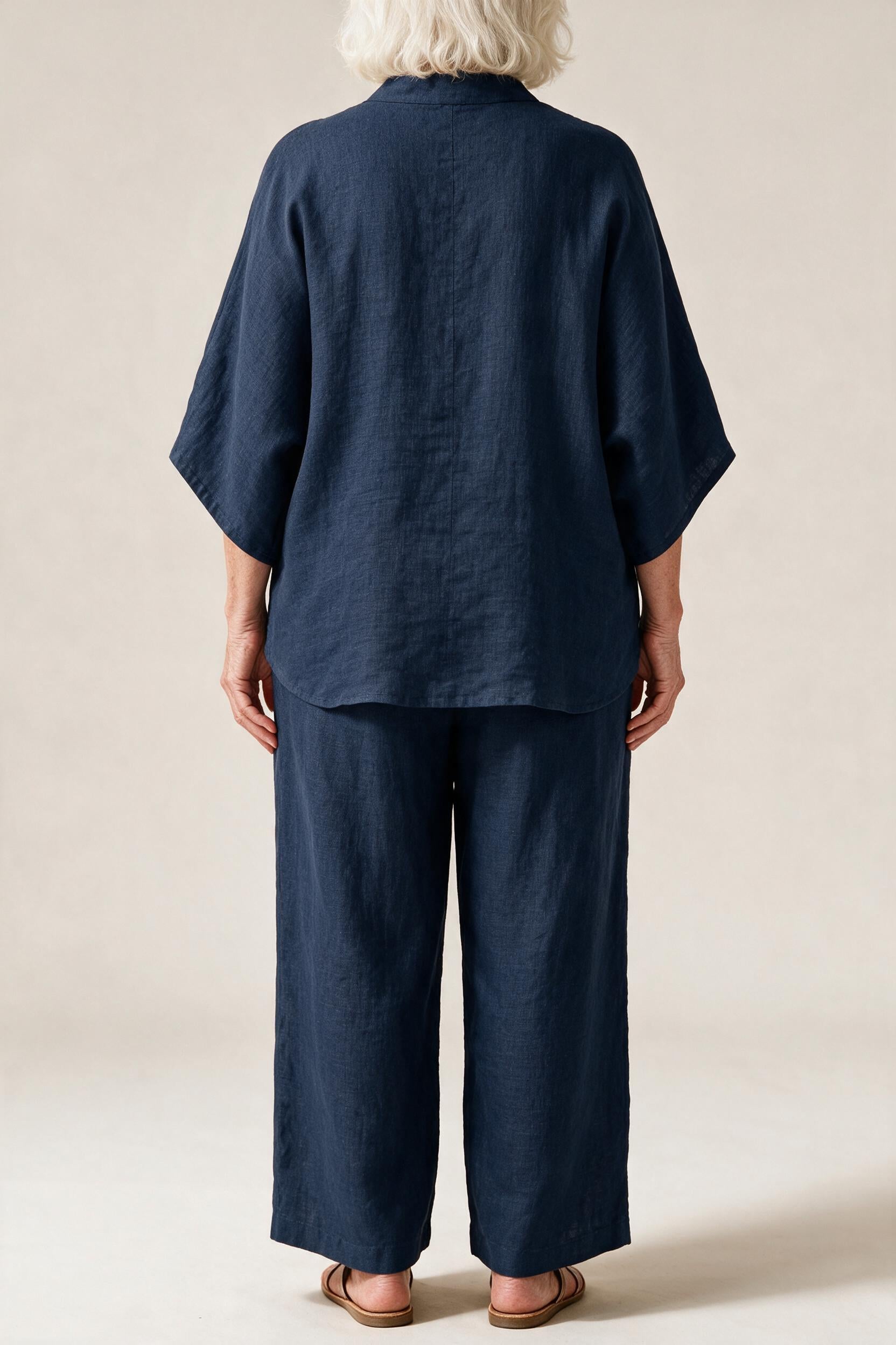 Ensemble Clarisse vu de dos, tunique ample à manches chauve-souris et pantalon large