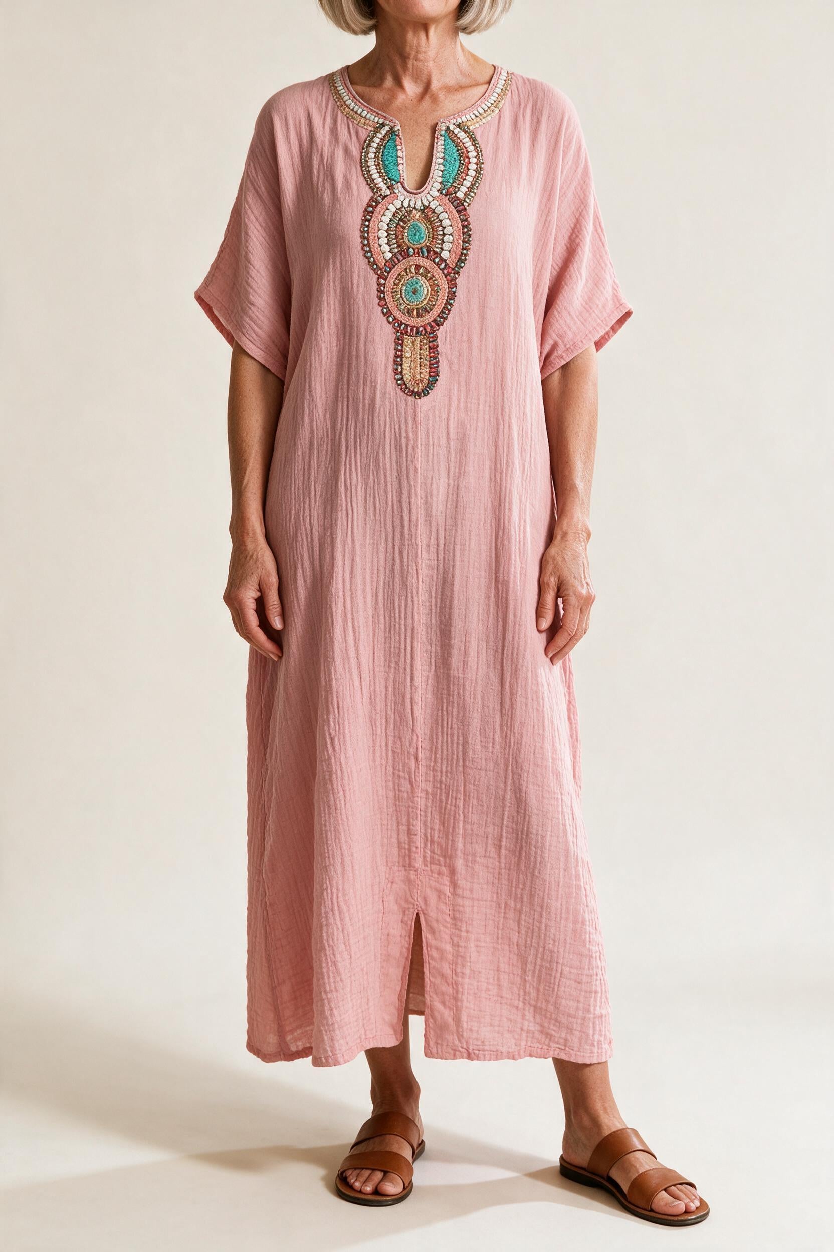 Robe longue Hortense en coton froissé rose à col brodé