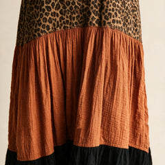 Détail de la couture à taille basse et des volants froncés de la robe Blandine