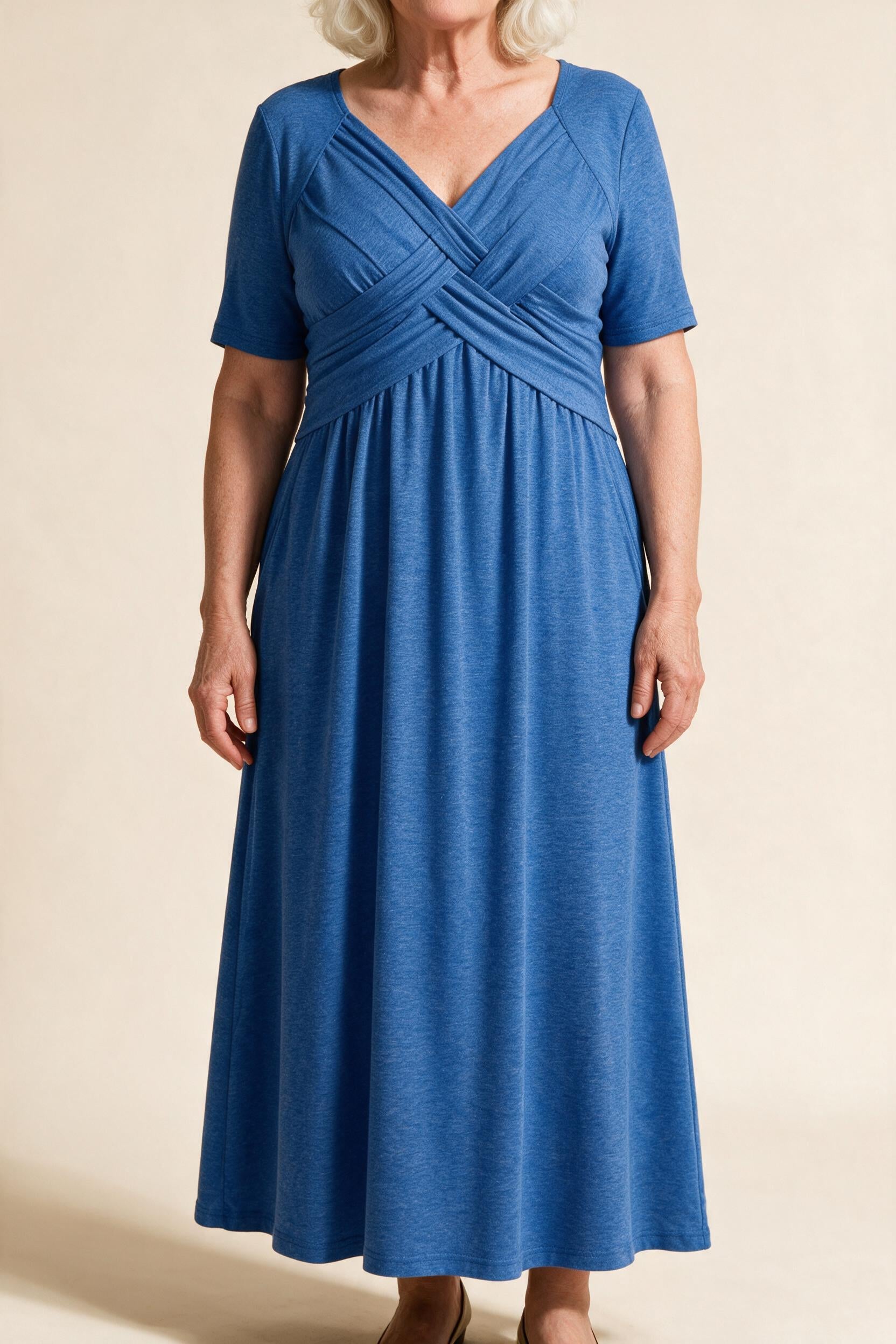 Robe longue Perrine, coloris bleu — buste croisé drapé, col en V et taille empire, vue de face