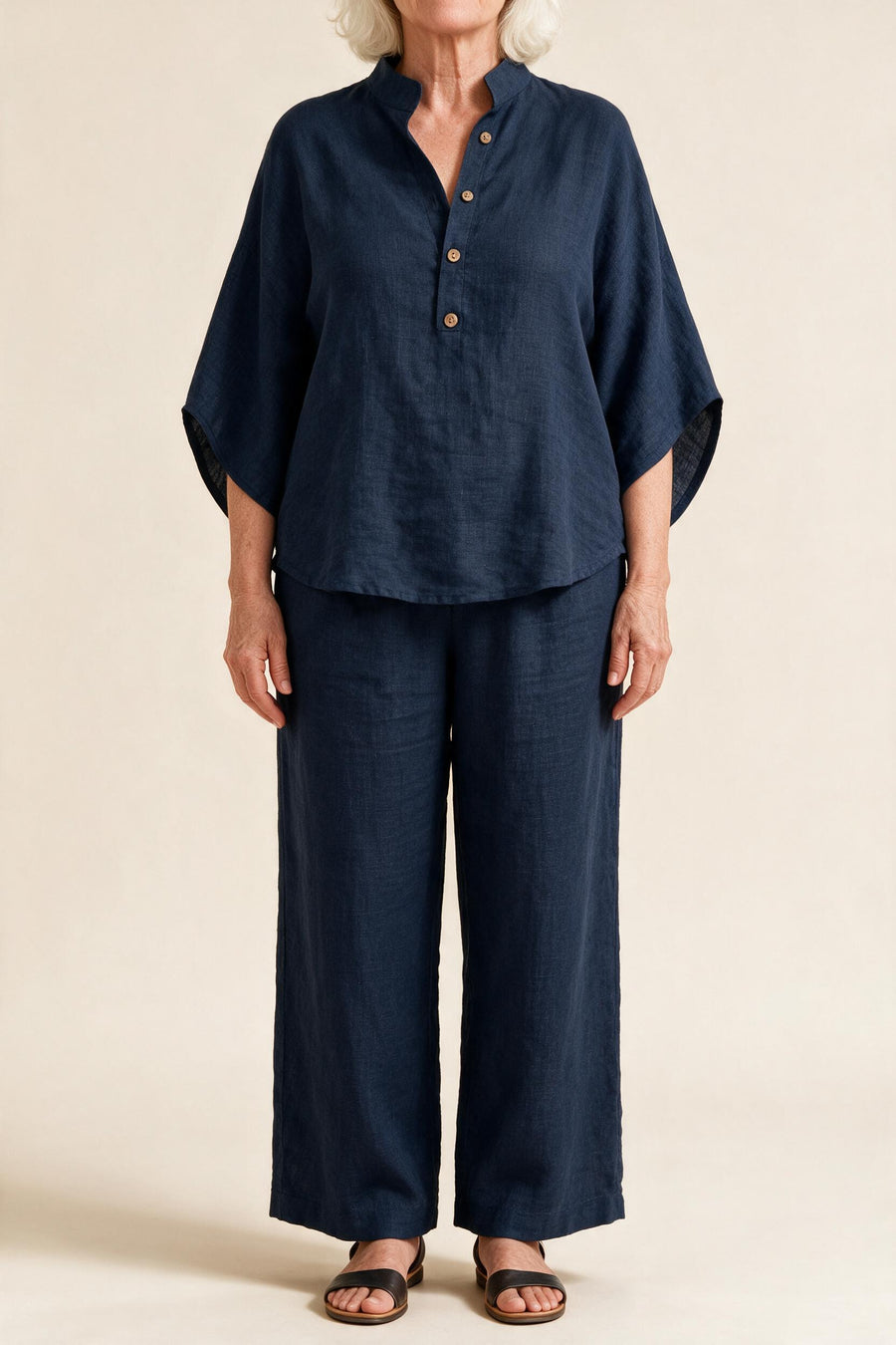 Ensemble Clarisse en lin, coloris bleu marine — tunique à col montant et pantalon large, vue de face