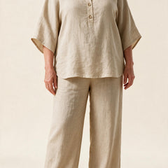 Ensemble Clarisse en lin, coloris beige — tunique à col montant et pantalon large, vue de face