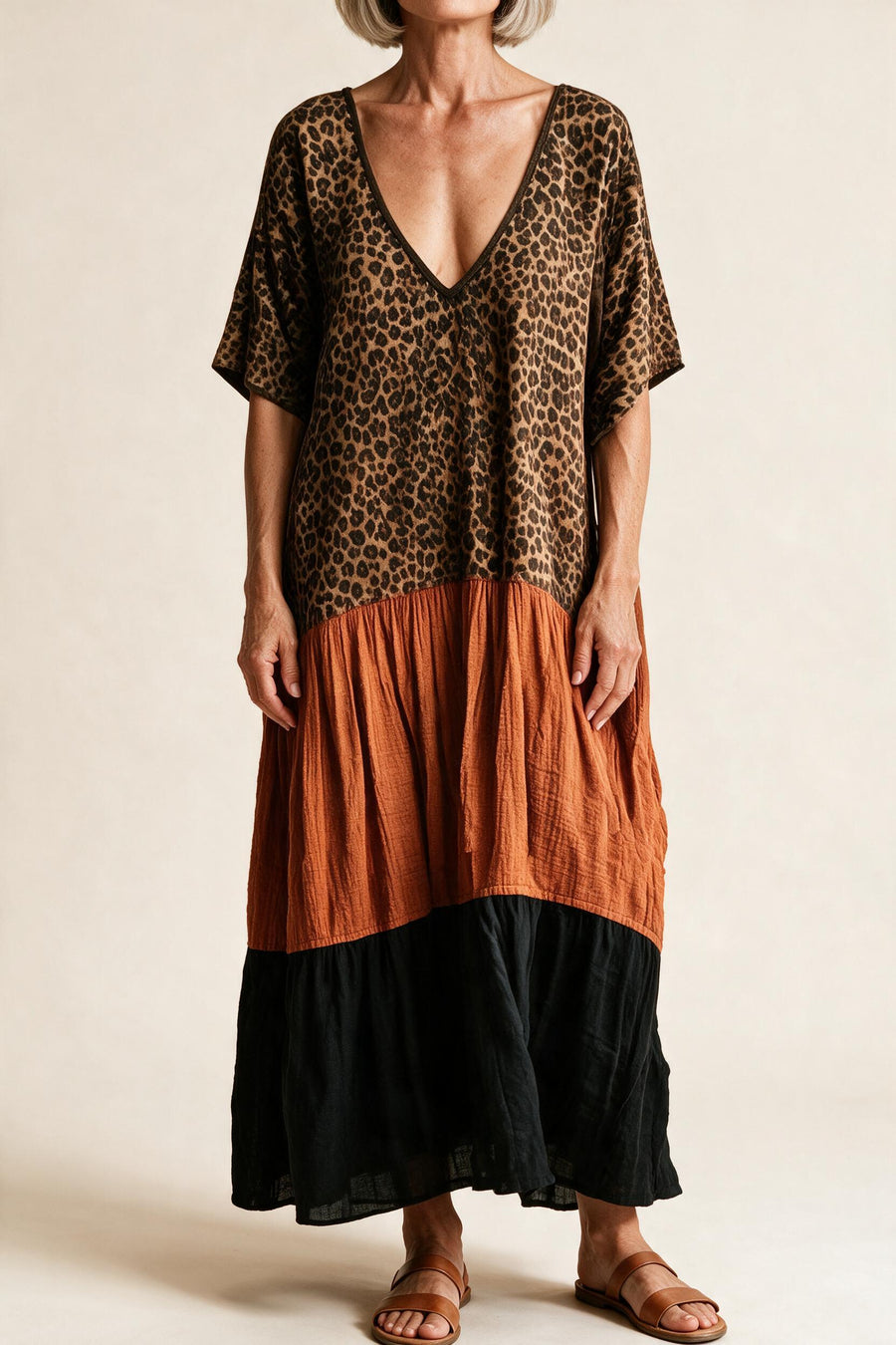 Robe longue Blandine, coloris brun — buste léopard, volant orange rouille et bas noir, vue de face