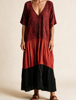 Robe longue Blandine, coloris rouge — buste léopard rouge, volant rouille et bas noir, vue de face