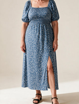 Robe Gabrielle fleurie bleue à manches courtes et fente