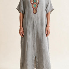 Robe longue Hortense en coton froissé gris à col brodé