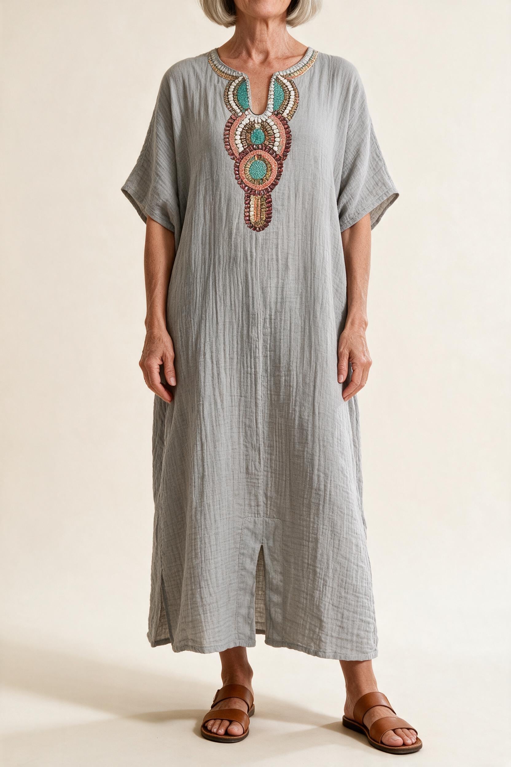 Robe longue Hortense en coton froissé gris à col brodé