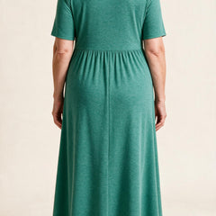 Robe longue Perrine vue de dos, encolure arrondie et couture froncée sous les omoplates