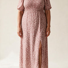 Robe Gabrielle fleurie rose à manches courtes et fente