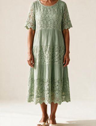 Robe Adèle en dentelle vert clair à manches courtes