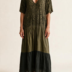 Robe longue Blandine, coloris kaki — buste léopard olive, volant kaki et bas anthracite, vue de face