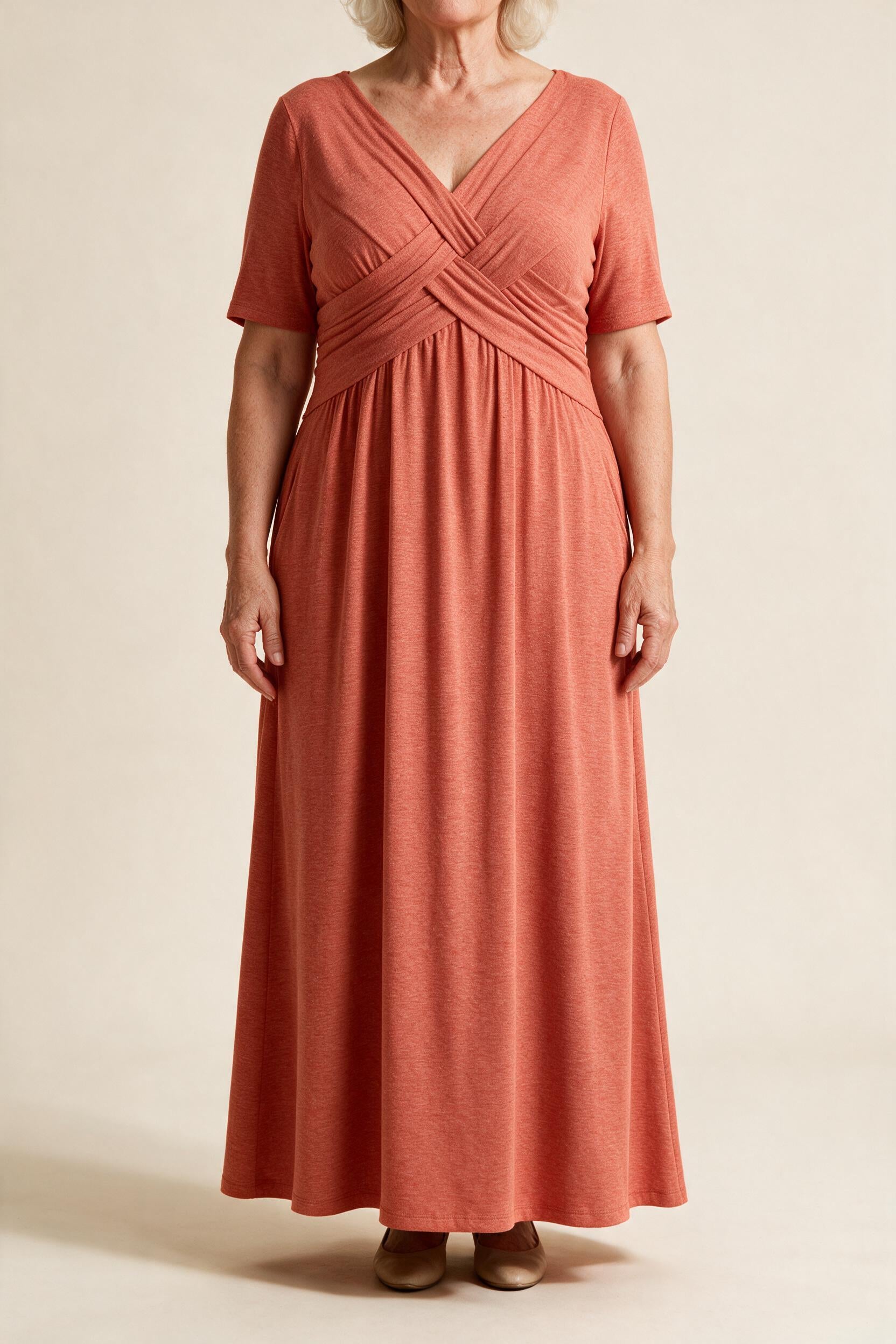 Robe longue Perrine, coloris orange corail — buste croisé drapé, col en V et taille empire, vue de face