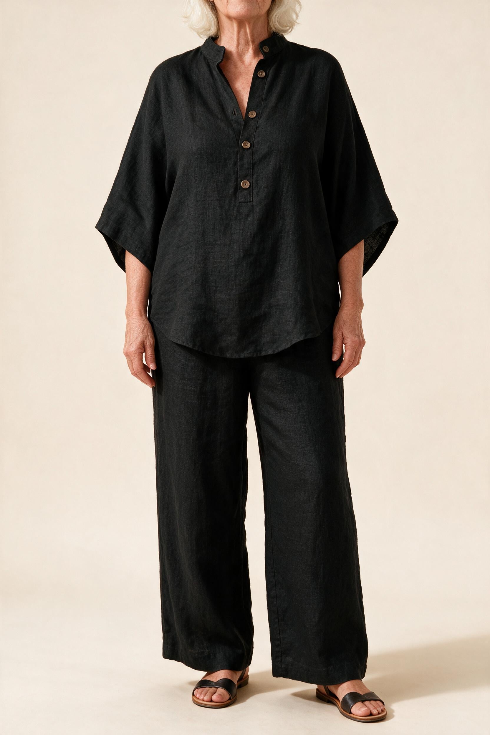 Ensemble Clarisse en lin, coloris noir — tunique à col montant et pantalon large, vue de face