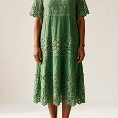 Robe Adèle en dentelle verte à manches courtes