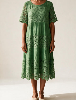 Robe Adèle en dentelle verte à manches courtes